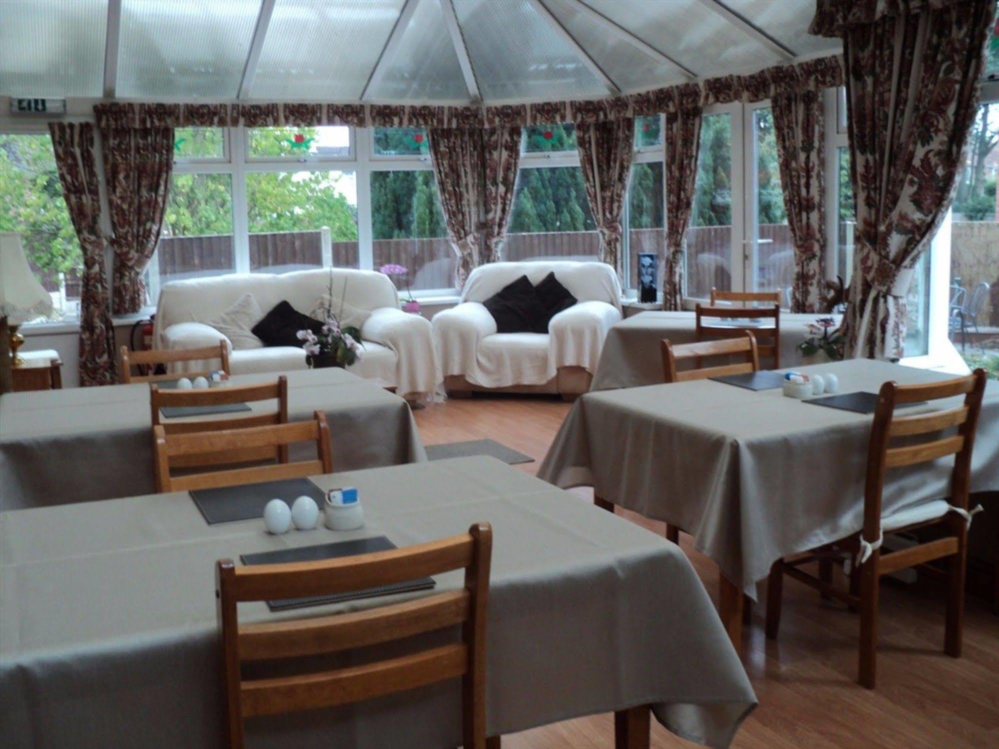 Grove House Guest House Telford Buitenkant foto