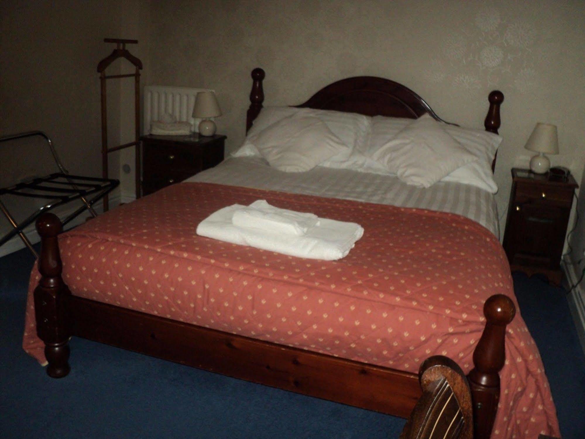 Grove House Guest House Telford Buitenkant foto