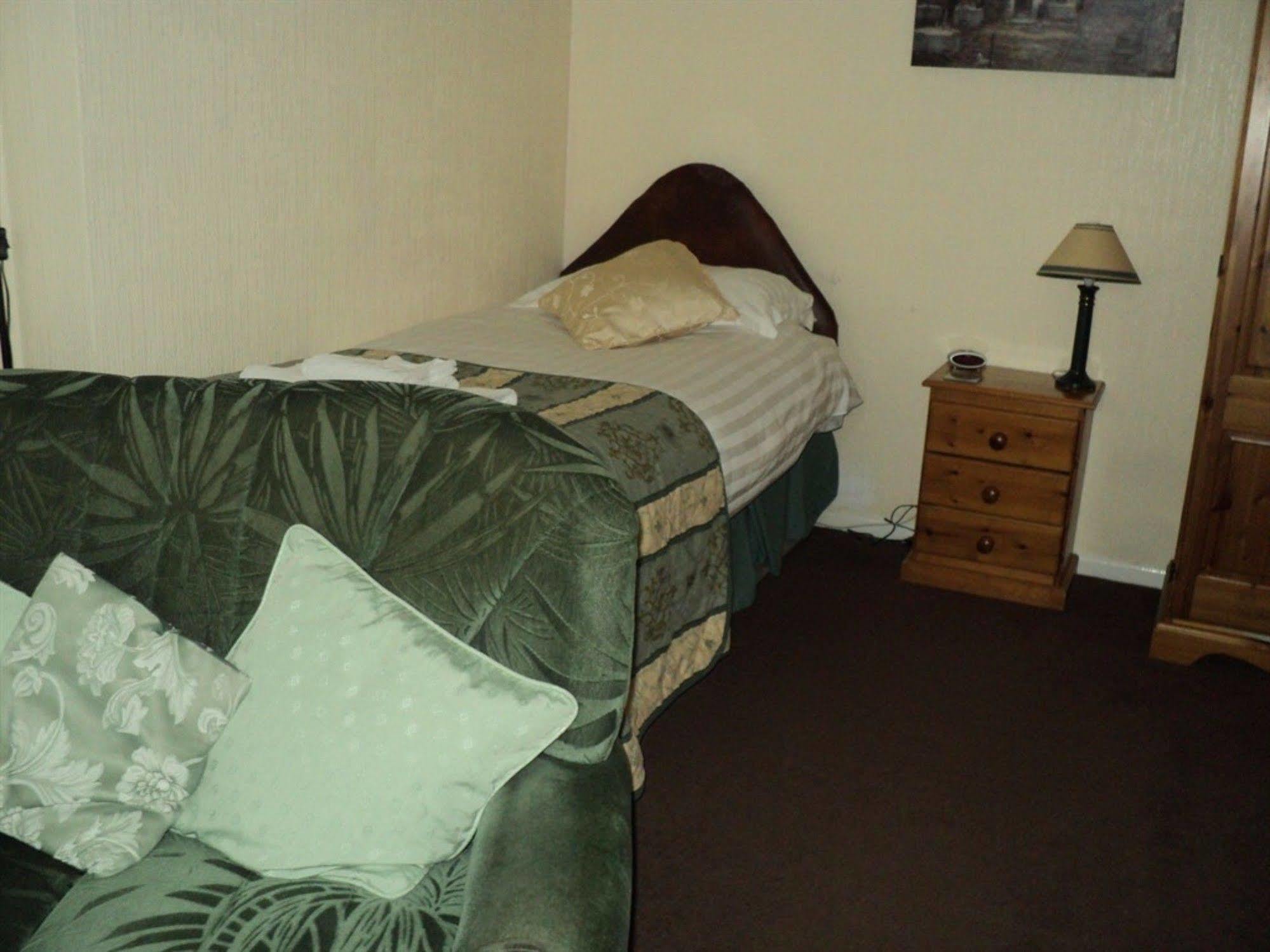 Grove House Guest House Telford Buitenkant foto